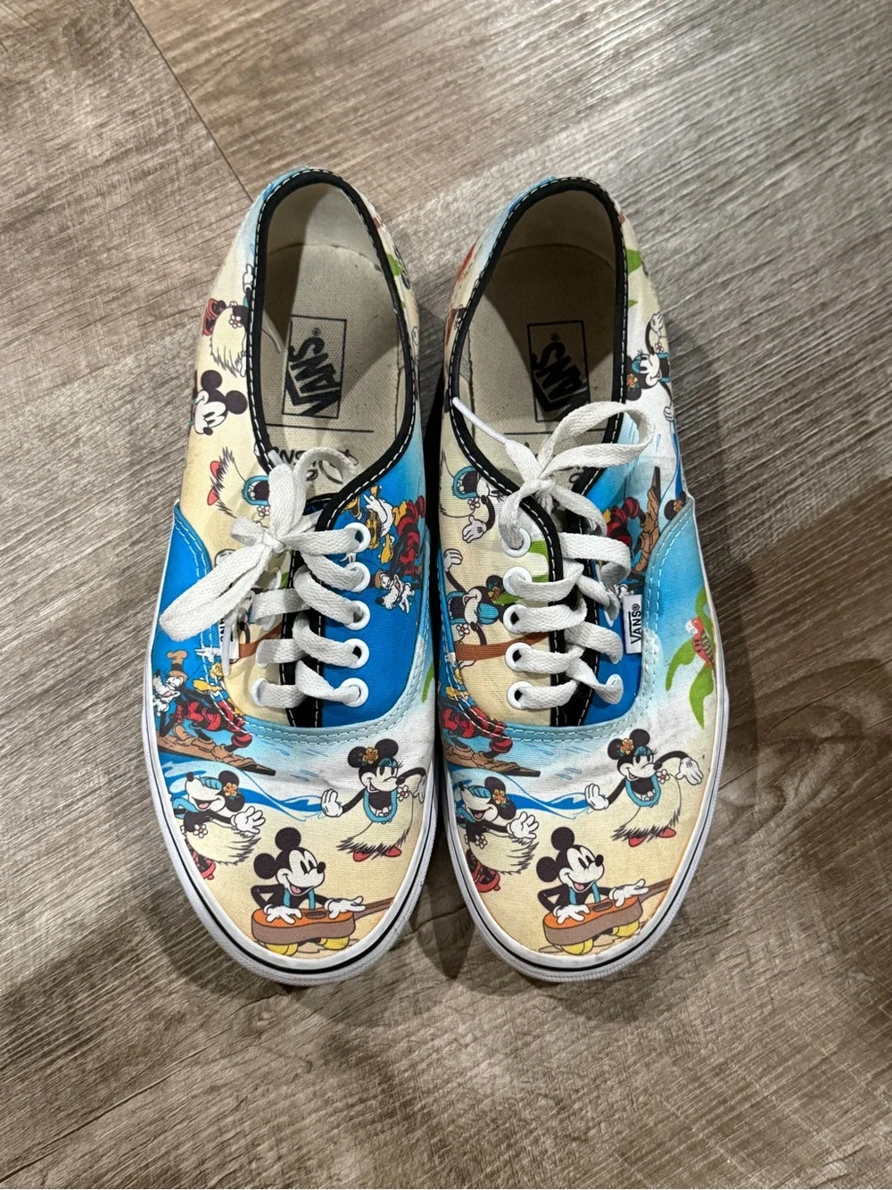 Vans x Disney Rare Limited Edition Mickey Mouse Aloha Sneakers 9 M 10.5 W
